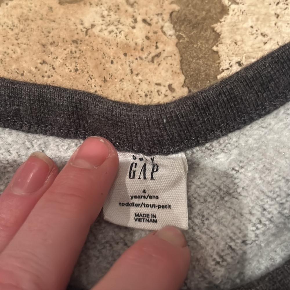 Gap sweater ! - Picture 3 of 3